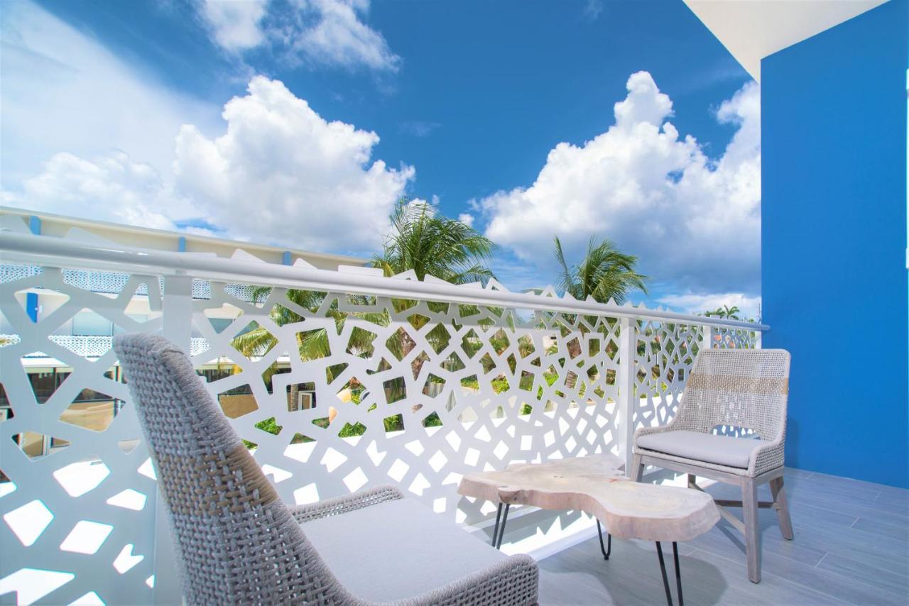 Cayman Luxury At The Grove Apartment West Bay