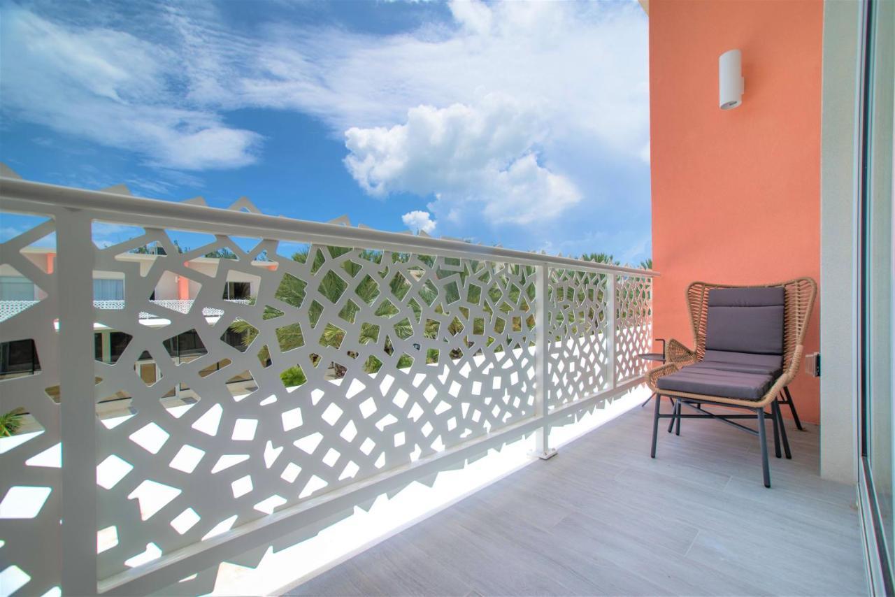 Cayman Luxury At The Grove Apartment West Bay